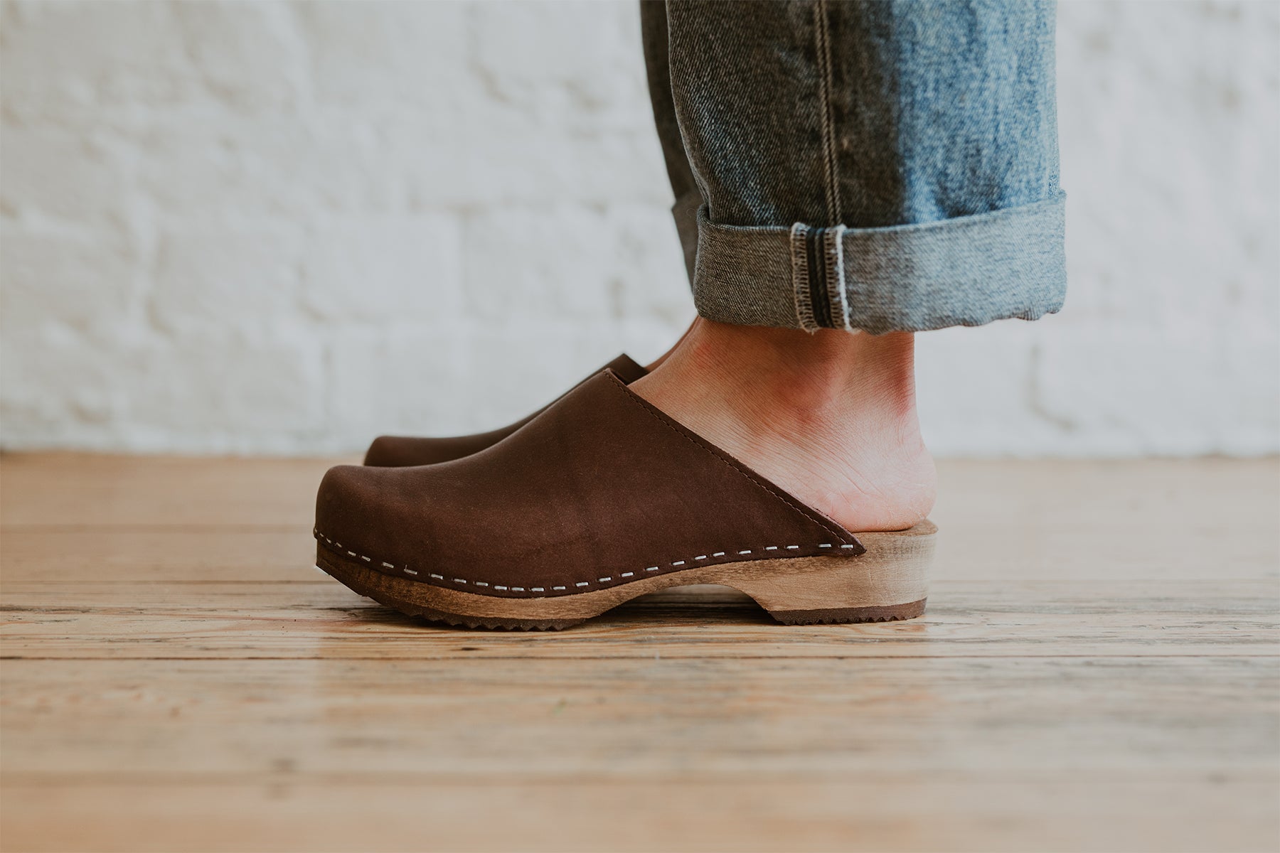 Cacao brown leather classic-style Swedish clog