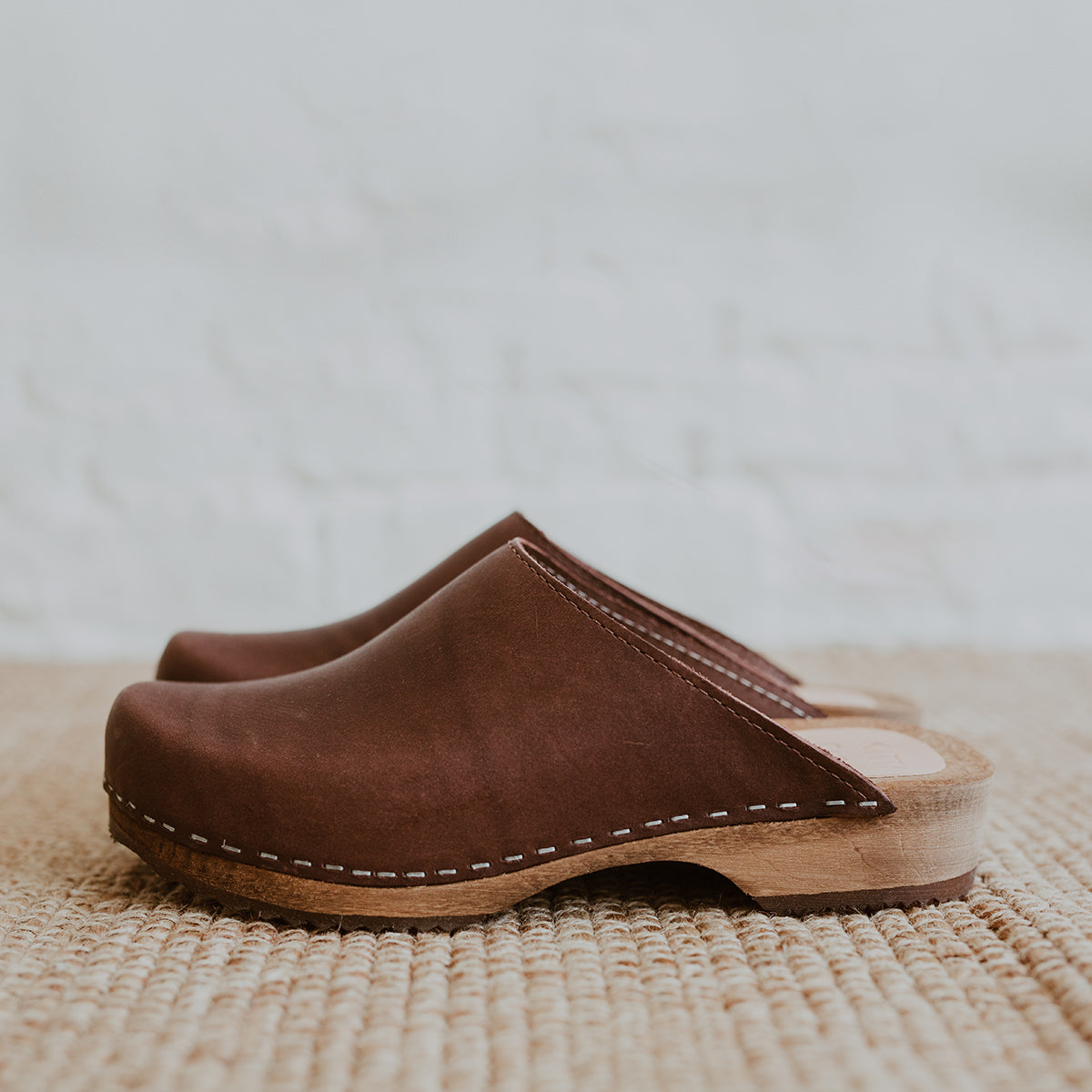 Cacao brown leather classic-style Swedish clog