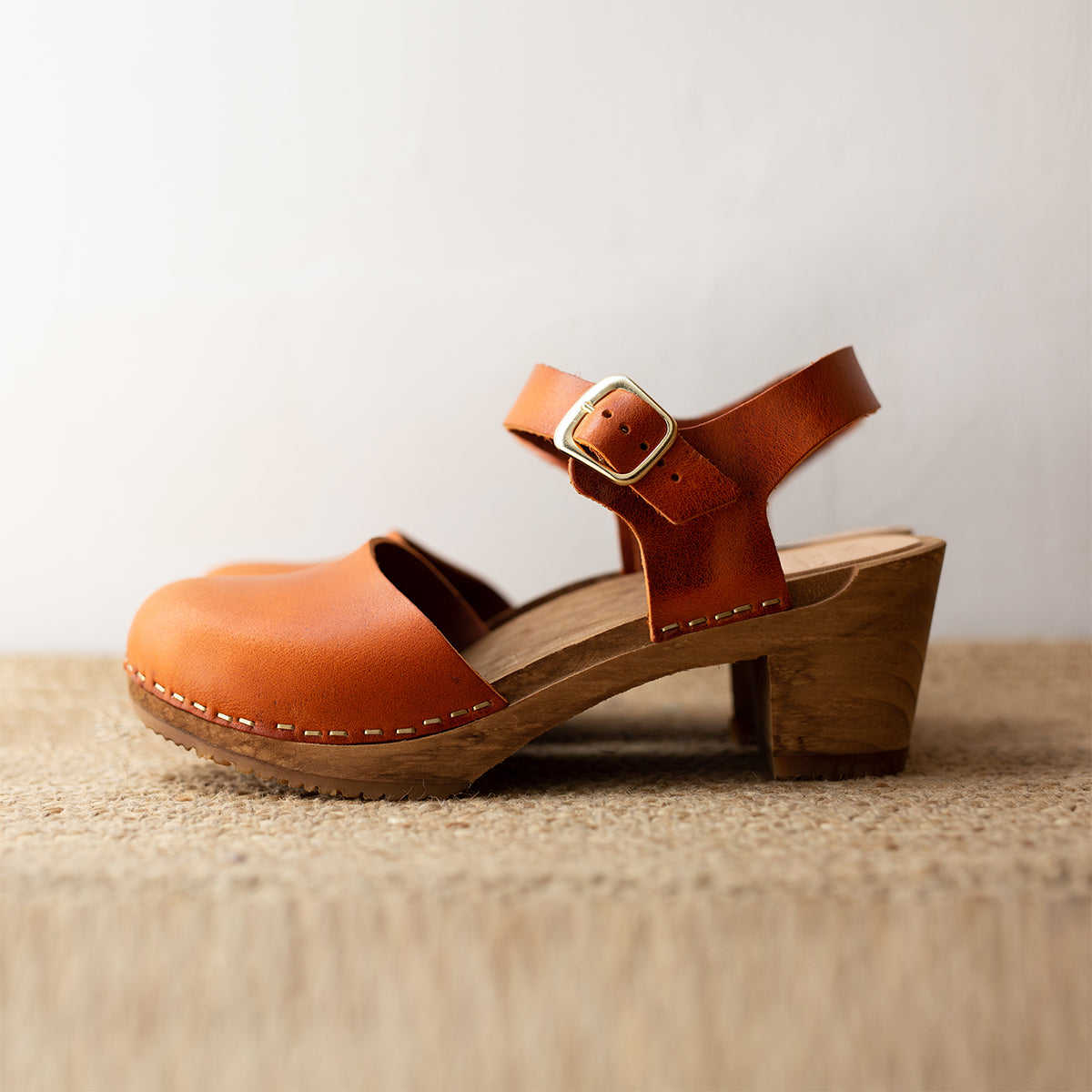 Mary jane clogs online low heel